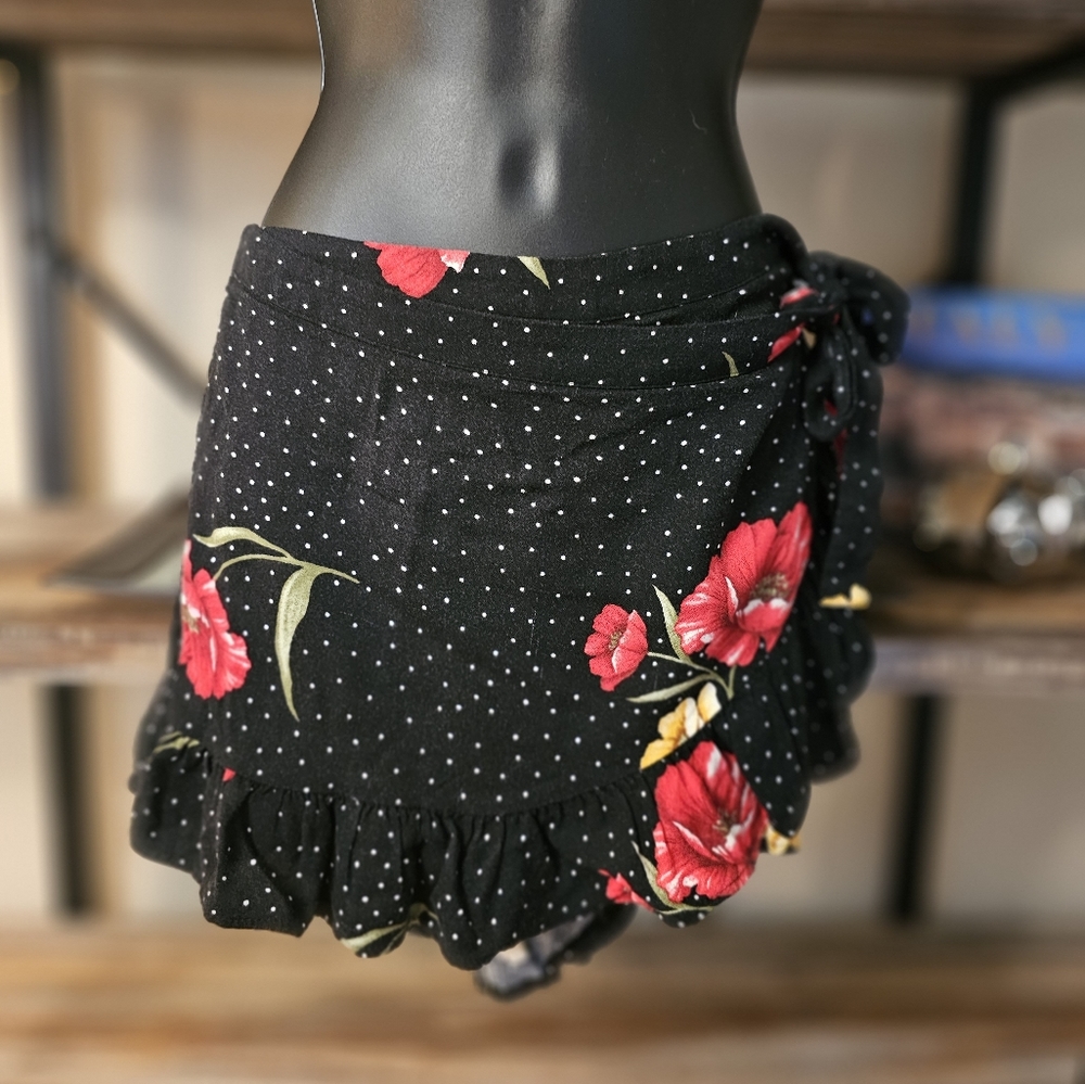 Floral Scort with Zipper and Tie Size Small